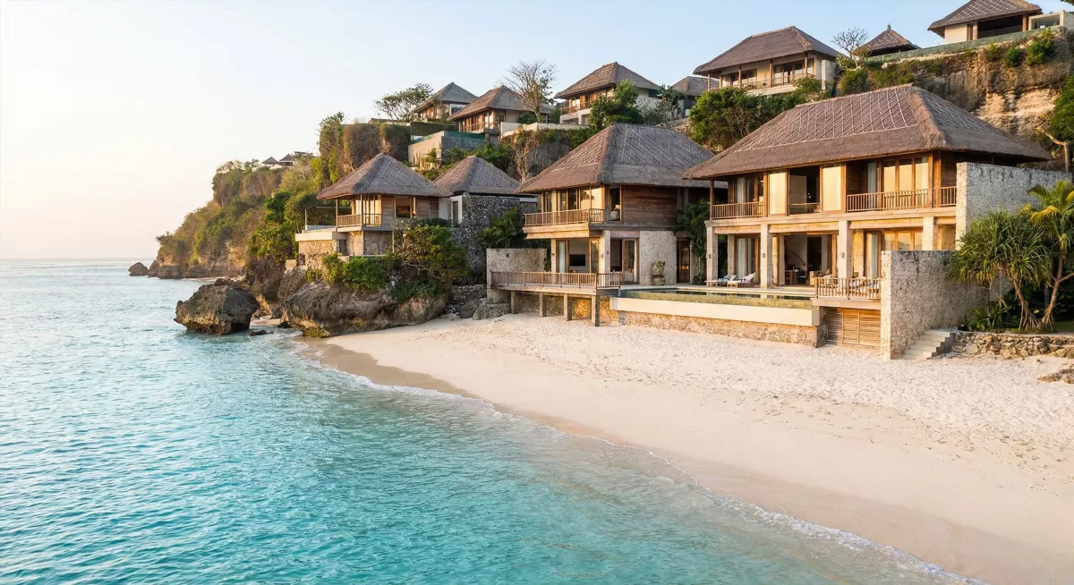 Премиальный пляж Padang-Padang на Буките Бали с видом на luxury виллы